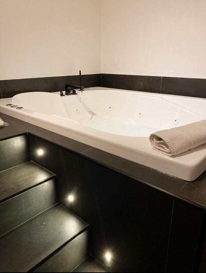 Royalroom2.0-Relaxing Spa & Luxury Apartments Lido di Ostia Exterior photo